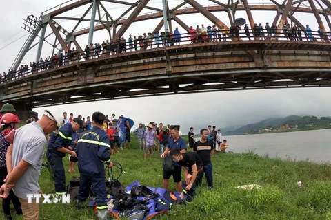 Nhảy xuống sông cứu người, tài xế xe tải và nạn nhân cùng bị đuối nước
