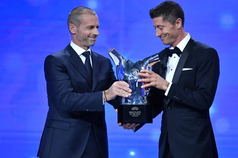 Lewandowski giành giải thưởng Cầu thủ xuất sắc nhất của UEFA