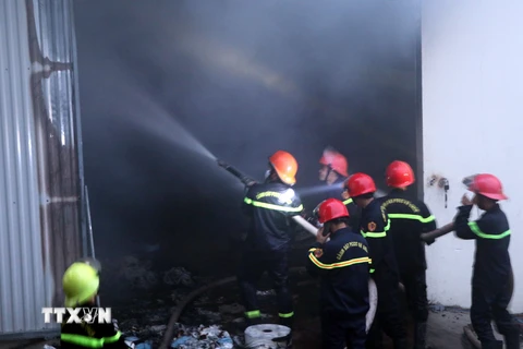 Nam Định: Khống chế đám cháy lớn tại Khu Công nghiệp Hòa Xá