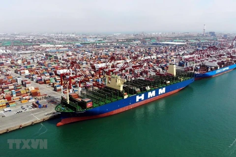 Quang cảnh cảng hàng hóa ở Thanh Đảo, tỉnh Sơn Đông, Trung Quốc. (Ảnh: THX/TTXVN)