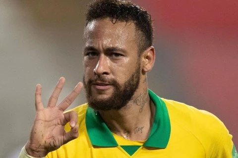 Lập hat-trick vào lưới Peru, Neymar vượt qua huyền thoại Ronaldo