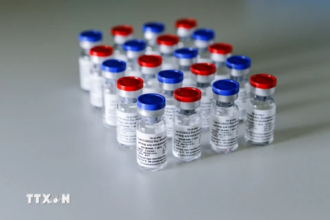 Việt Nam đặt mua vắcxin phòng, chống COVID-19 từ Nga và Anh