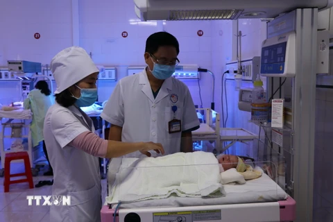 Yên Bái: Bé gái bị bỏ rơi ở bệnh viện đã được mẹ đón về nuôi dưỡng