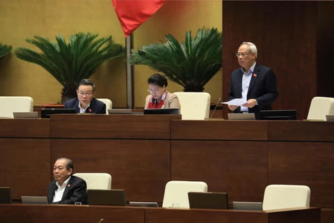 Phó Chủ tịch Quốc hội Uông Chu Lưu điều hành phiên họp. (Ảnh: Lâm Khánh/TTXVN)