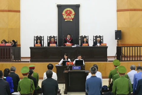 Hội đồng xét xử tuyên án các bị cáo trong vụ án xảy ra tại BIDV. (Ảnh: Doãn Tấn/TTXVN)