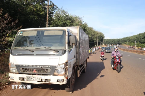 Bình Phước: Băng qua đường, nam thanh niên bị xe tải đâm tử vong