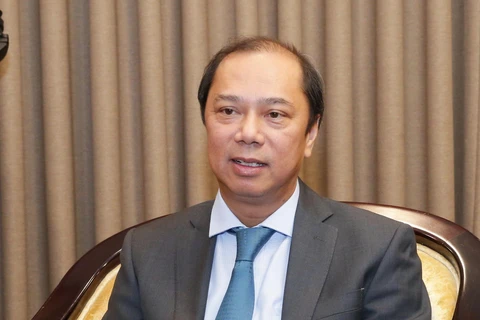 Thứ trưởng Bộ Ngoại giao Nguyễn Quốc Dũng trả lời phỏng vấn báo chí. (Ảnh: Doãn Tấn/TTXVN)