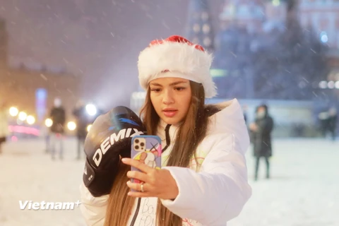 [Photo] Người dân Moskva háo hức đón trận bão tuyết đầu mùa