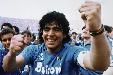 Những khoảnh khắc ấn tượng của Maradona tại Barcelona và Napoli