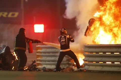 Video cận cảnh tai nạn kinh hoàng ở đường đua F1 Bahrain Grand Prix