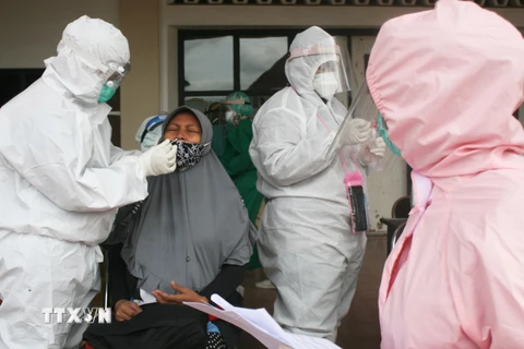 Indonesia đặt mục tiêu 75 triệu dân sớm tiêm vắcxin ngừa COVID-19