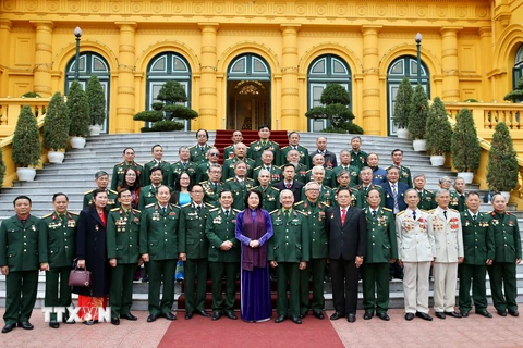 Phó Chủ tịch nước tiếp đại biểu CCB Trung đoàn 271 Quân khu Trị Thiên