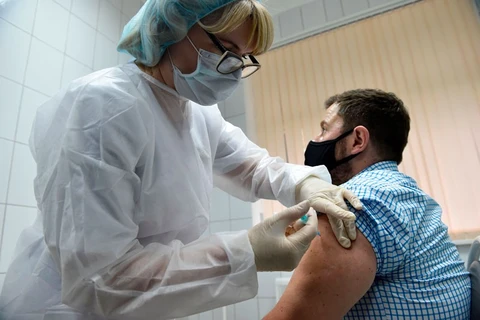 COVID-19: Ukraine, Belarus thông qua kế hoạch tiêm phòng vắcxin 