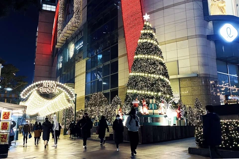 Trung tâm Thương mại Lotte ở trung tâm Thủ đô Seoul. (Ảnh: Phạm Anh Nguyên/TTXVN)