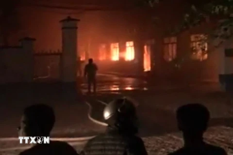 Bình Định: Khống chế hỏa hoạn trong đêm tại nhà xưởng công ty may