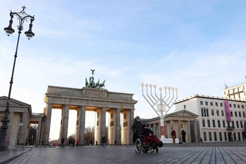 Thủ đô Berlin của Đức áp đặt lệnh cấm đi ra ngoài bán kính 15km