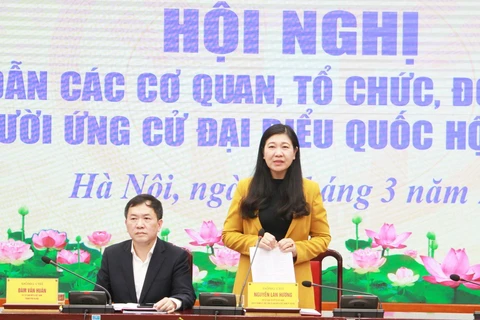 Chủ tịch Ủy ban Mặt trận Tổ quốc Việt Nam thành phố Hà Nội Nguyễn Lan Hương phát biểu tại Hội nghị. (Ảnh: TTXVN phát)