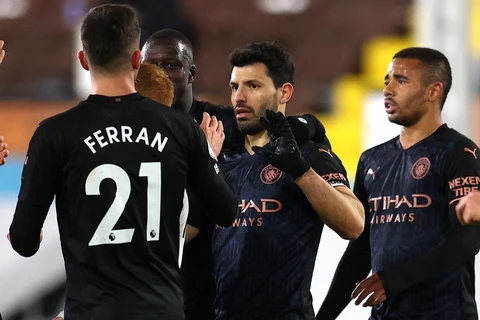 Hạ Fulham, Manchester City đã rất gần ngôi vương Premier League