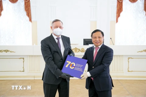 Giới thiệu Sách về 70 năm quan hệ Việt-Nga tại Saint Petersburg
