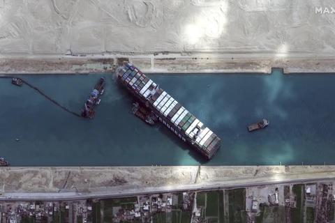 [Video] Hình ảnh mới nhất về tàu Ever Given bị kẹt ở kênh đào Suez