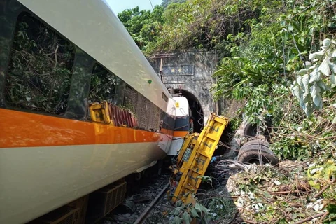Tàu trật đường ray tại Đài Loan, ít nhất 4 người thiệt mạng 