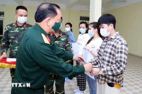 Nam Định đưa 144 công dân hoàn thành cách ly tập trung về nơi cư trú