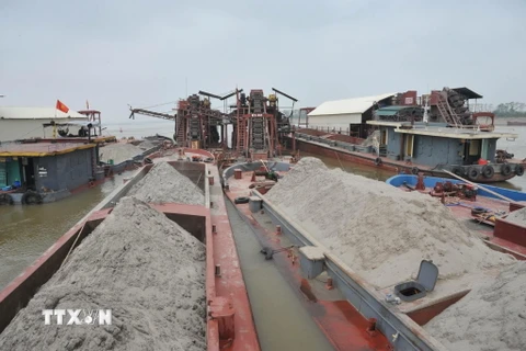 Hà Nội: Truy tố đối tượng khai thác cát trái phép trên sông Hồng