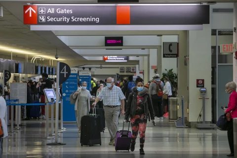 Mỹ: Hoạt động mua sắm tại các sân bay bắt đầu nhộn nhịp trở lại