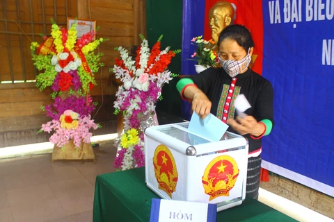 [Video] Cử tri miền núi Nghệ An gửi trọn niềm tin trong từng lá phiếu