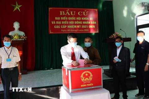 Cử tri Quảng Nam, Đà Nẵng tuân thủ nghiêm việc phòng dịch khi bầu cử