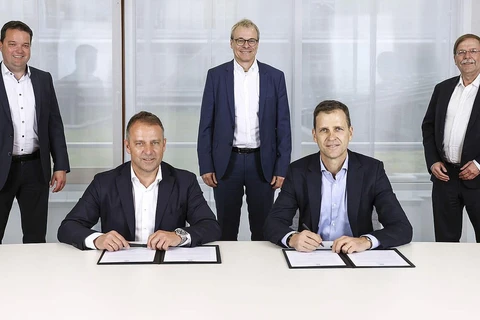 HLV Hansi Flick ký hợp đồng 3 năm với DFB. (Nguồn: DFB)