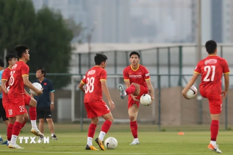 [Photo] Tuyển Việt Nam tập luyện trước trận đấu với Malaysia