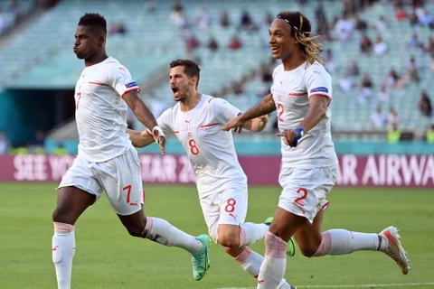 Niềm vui của cầu thủ Thụy Sĩ sau bàn mở tỷ số của Embolo. (Nguồn: UEFA)