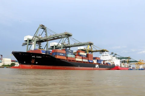 Hàng container qua cảng biển tăng 22% trong nửa năm 2021