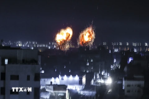 Máy bay chiến đấu Israel không kích các cơ sở quân sự ở Dải Gaza