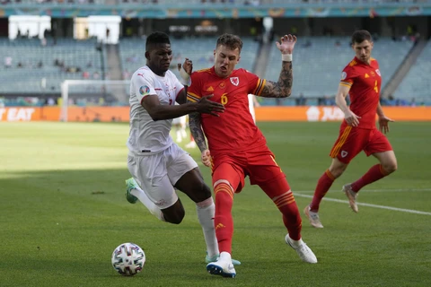Thụy Sĩ (áo trắng) hay Xứ Wales giành vé trực tiếp vào vòng 1/8 EURO 2020. (Ảnh: AFP/TTXVN)