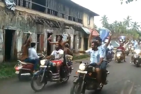 Cổ động viên Ấn Độ đổ ra đường ăn mừng Argentina vô địch Copa America