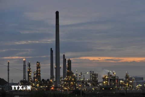 Nhà máy lọc dầu lớn nhất Nam Phi tạm ngừng hoạt động do bạo loạn