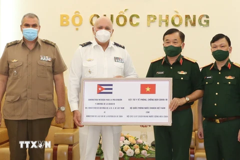 ​BQP Việt Nam tặng Cuba thiết bị, vật tư y tế phòng, chống dịch
