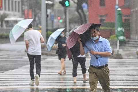 [Video] Trung Quốc ban bố lệnh ứng phó khẩn cấp với bão In-Fa