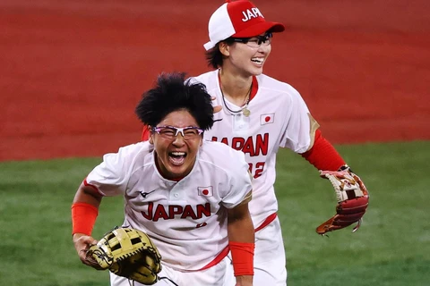 Tuyển bóng mềm nữ giúp Nhật Bản giữ ngôi đầu bảng tổng sắp huy chương Olympic Tokyo 2020. (Nguồn: Reuters)