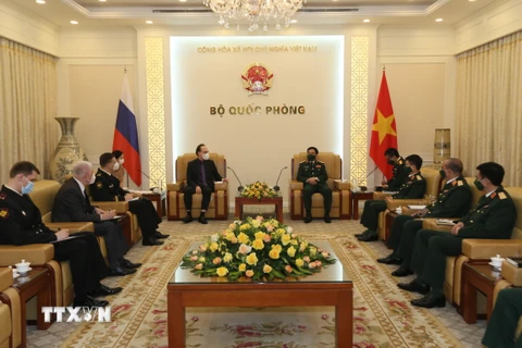 Bộ trưởng Bộ Quốc phòng tiếp xã giao Đại sứ Liên bang Nga tại Việt Nam