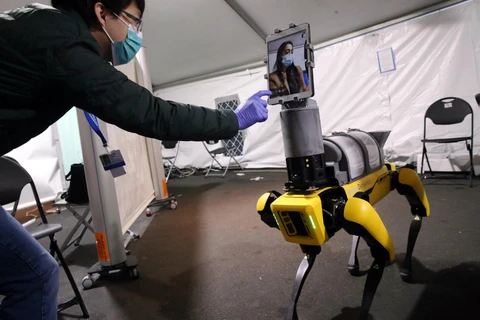 Một trong những 'trợ thủ' chống COVID-19 hiệu quả cao nhất chính là các robot. (Nguồn: Getty Images)