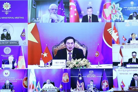 Bộ trưởng Bộ Ngoại giao Bùi Thanh Sơn phát biểu tại điểm cầu Hà Nội. (Ảnh: Phạm Kiên - TTXVN)