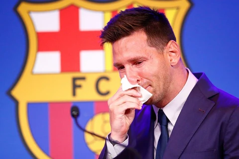 Lionel Messi khóc trong ngày chia tay Barcelona. (Nguồn: AP)