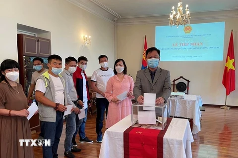 ĐSQ Việt Nam tại Mông Cổ tổ chức tiếp nhận quyên góp ủng hộ chống dịch