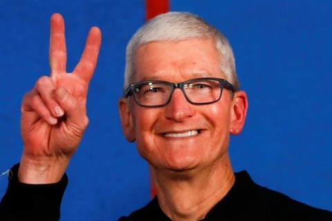 Giám đốc điều hành Apple Tim Cook nhận 750 triệu USD tiền thưởng