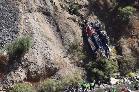 Peru: Xe buýt rơi xuống vực, hàng chục người thiệt mạng