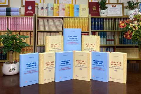 Nhà xuất bản Chính trị quốc gia Sự thật giới thiệu hai cuốn sách của Tổng Bí thư Nguyễn Phú Trọng. (Ảnh: TTXVN/phát)