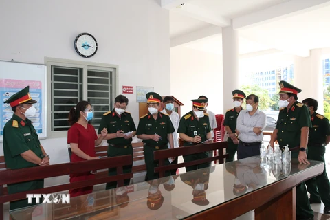 Kiểm tra chống dịch COVID-19 tại Tây Ninh, trao tặng 3.000 túi thuốc